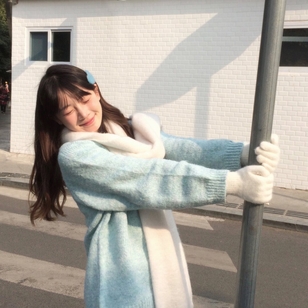 《某顶流深夜密会神秘女子，同回公寓三小时》配图