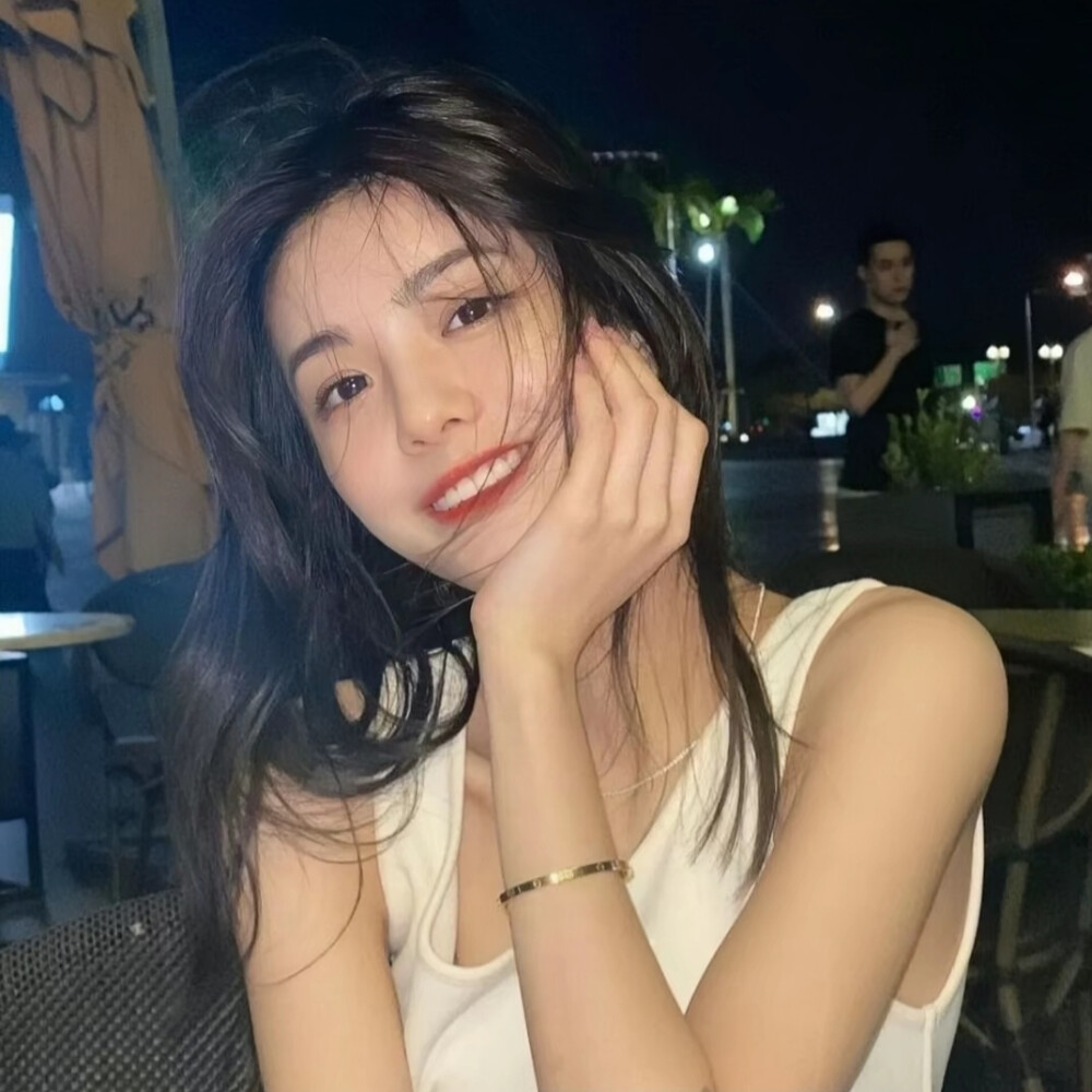 《网红夫妻被曝为带货假离婚，复婚直播销售额破纪录》配图