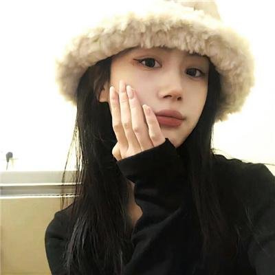 《网红情侣直播连麦互骂，女方曝男方同时撩五位女粉》配图