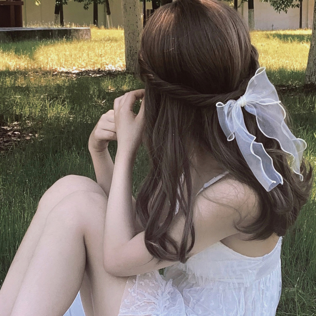 《某男星被前女友晒亲密合照，时间线显示恋爱期劈腿》配图