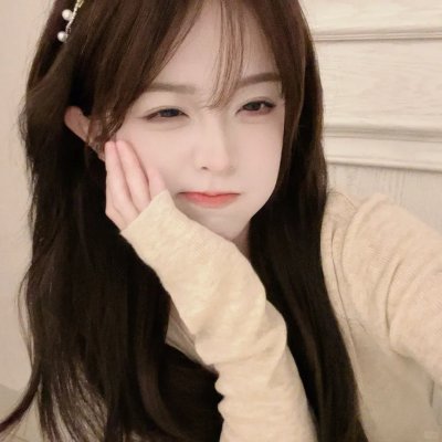 《某女星被曝在机场骂粉丝，视频曝光后连夜道歉》配图